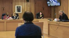 El padre acusado de maltratar a sus dos hijos peque�os se sent� este jueves en el banquillo de la Audiencia Provincial de Lugo.