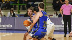 Rafa Lisboa (de espaldas) y Gabe Kalscheur, dos de los jugadores que siguen siendo duda de cara al partido del mi�rcoles 