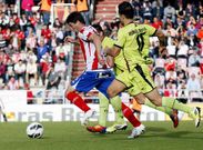 Tonetto, indiscutible por la izquierda, march�ndose en velocidad de dos rivales.