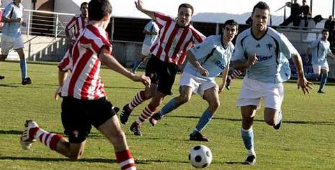 El �ltimo precedente del derbi en el Salvador Otero concluy� con victoria de los de A Illa en la temporada 2009-2010.