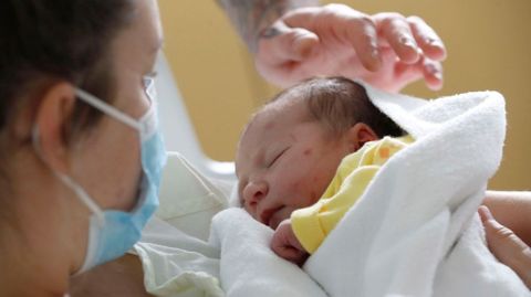 Lluna Jambrina, con su madre