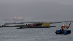 BARCOS FONDEADOS EN LA RIA DE SADA POR EL MAL TIEMPO EN EL MAR