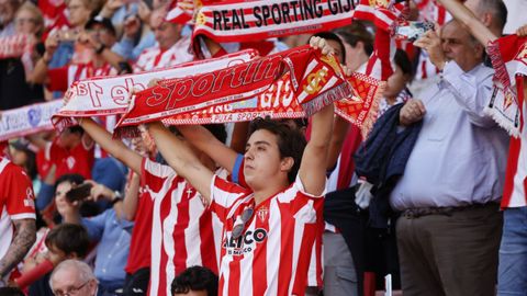 Derbi asturiano entre el Real Sporting de Gijon y el Real Oviedo en El Molin�n