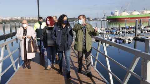 Lenguas y Trigo, en primer t�rmino, en la pasarela de la instalaci�n