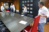 El alcalde reuni� ayer a la junta de portavoces atendiendo sendas solicitudes de PSOE y Marea. 