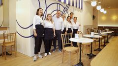 Fernando Bonilla, con el equipo de la reformada churrería de Juan Flórez