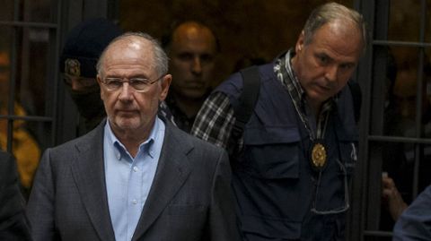 Rodrigo Rato, conducido por la Polica al salir de su domicilio