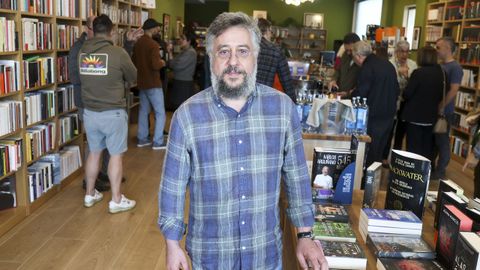 La librería impulsada por Óscar Porral celebró ayer su primer aniversario con música y vermú