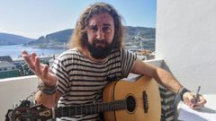 C arlos D�az Sobr�n, El Chigri, en una imagen tomada por �l mismo en la terraza de su piso, en la calle Miramar de Ferrol