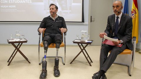 El ingeniero estadounidense Hugh Herr, Premio Princesa de Asturias de Investigacin Cientfica y Tcnica 2016, mantiene un encuentro con estudiantes de la Escuela Politcnica de Gijn