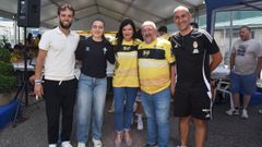 Sergio �lvarez e Ana Toubes, con Nidia Ar�valo e membros da UD Mos.