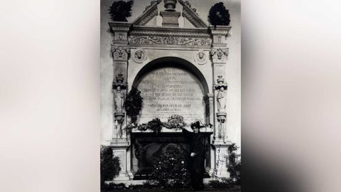 O sepulcro de Rosal�a de Castro, no Pante�n de Galegos Ilustres, en San Domingos de Bonaval, en Santiago de Compostela.