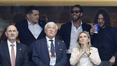 Iker Casillas, Sergio Ramos y Carles Puyol, ganadores del Mundial en el 2010, disfrutaron del Francia-Espa�a junto con el presidente de la Real Federaci�n Espa�ola de F�tbol, Rafael Louz�n, y el vicepresidente de la FIFA, S�ndor Cs�nyi