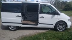 En la imagen, una furgoneta Mercedes implicada en otra estafa diferente a la de la sentencia contra el empresario bai�s.