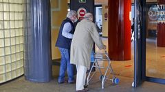 Entrada principal del Hospital Montecelo, en Pontevedra, donde hay 54 pacientes covid ingresados, cuatro en la uci