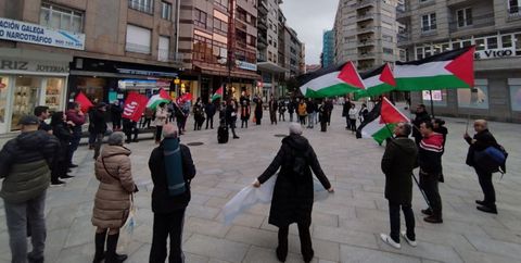 Concentracin en Vilagarca a favor del pueblo palestino para frenar los ataques de Israel sobre la franja