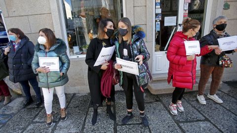 Manifestaci�n de hosteleros y comerciantes de Caldas por las medidas anti Covid
