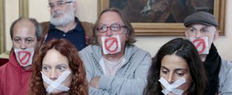Protesta de miembros de Masa Cr�tica por no poder exponer sus propuestas ante el pleno. 