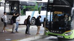 Un autob�s interurbano con destino Ferrol, en la estaci�n de tren de A Coru�a, en una imagen de archivo. 