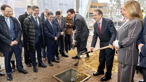 El ministro &Oacute;scar L&oacute;pez en el acto de inicio de las obras junto a Abel Caballero, David Regades y Carmela Silva.