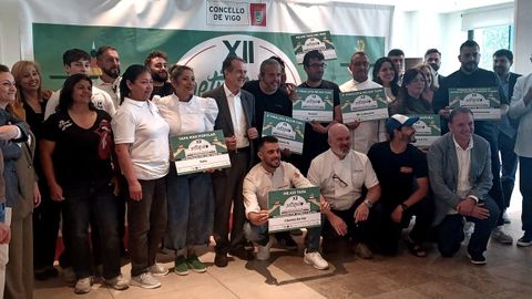 Abel Caballero acudi� a la entrega de premios del Petisqui�o 2026