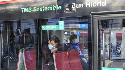 Imagen de archivo de un autob�s urbano de Barcelona el pasado mes de febrero