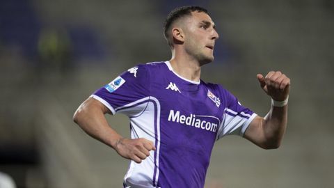 Roberto Piccoli, celebrando un gol con el Fiorentina.