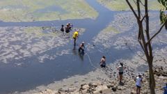El rescate de un hombre que hab�a quedado atrapado en el lodo en la zona de As Aceas, en el a�o 2016