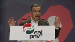 El presidente del EBB, Aitor Esteban, interviene durante la IX Asamblea General del PNV, este sbado en Vitoria.