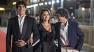 Pen&eacute;lope Cruz, junto a Javier Calvo y Javier Ambrossi, en la alfombra roja del festival de cine de San Sebasti&aacute;n, donde presentaron &laquo;La bola negra&raquo;.
