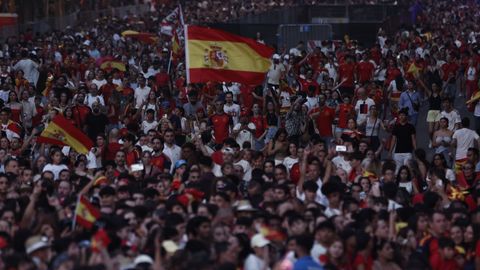 Cientos de miles de aficionados saludan a los campeones del mundo. 