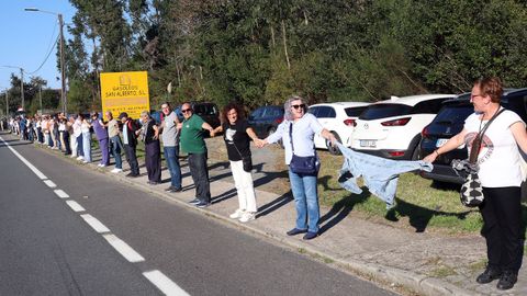 CADENA HUMANA DESDE EL HOSPITAL DEL BARBANZA AL CENTRO DE SALUD PARA PEDIR UNA SANIDAD PUBLICA DE CALIDAD
