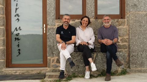 De esquerda a dereita, Xes�s Mazaira, Ana V�zquez e Ricardo G�mez, fundadores de Airas Moniz, firma que arrancou no 2011 na s�a terra, Chantada