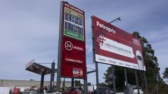 Una de las dos estaciones de bajo coste en la entrada del pol�gono de B�rtoa, ayer