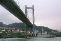 El patrullero �Atalaya�, por el puente de Rande, en la web de la Armada. 