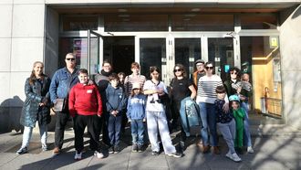 Familias afectadas por el cese de los servicios en el Centro Sociocultural das Fonti&ntilde;as, donde se est&aacute;n organizando para disponer de alguna actividad que facilite la conciliaci&oacute;n