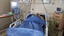Un sirio herido tras el ataque israel� sobre Masyaf, en la provincia de Hama.
