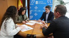 Elena Candia y Javier Arias se reunieron con vecinos del barrio de O Casti�eiro