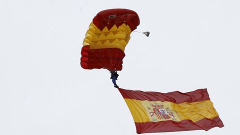 Vista del salto paracaidista de la Patrulla Acrobtica de Paracaidismo del Ejrcito del Aire y del Espacio