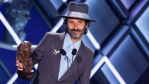 El cantante Leiva, con su premio.