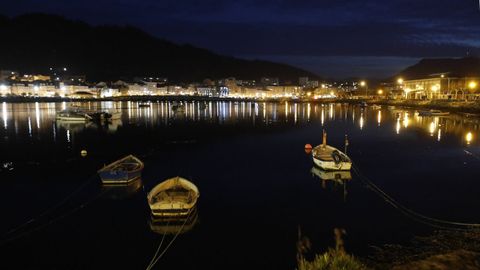 Vista nocturna de Viveiro