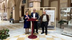 �lvarez inaugurou este luns na Facultade de Filosof�a da Universidad de C�diz, xunto co reitor, Francisco Piniella, e o decano Arturo Morgade, a mostra �Inventio mundi�, coa que o Consello da Cultura amosa os inicios da navegaci�n galega.