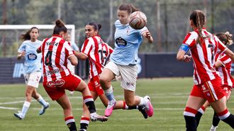 Las viguesas no pudieron sacar adelante su partido con el cuadro gijon�s en A Madroa; en la imagen, Andrea Albiol.
