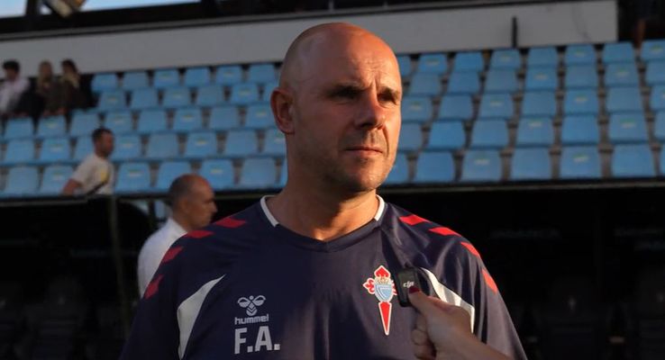 El entrenador del Celta Fortuna, Fredi �lvarez, tras el amistoso ante la UD Ourense en Barreiro.