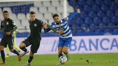 Peru pugna en el partido del pasado s�bado ante de una grada semivac�a