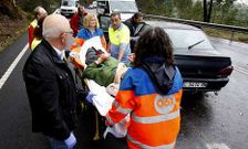 El conductor del Peugeot 306 tuvo que ser evacuado en ambulancia al hospital de A Coru�a.