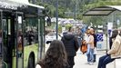 Un autob�s llegando a la parada del Hospital �lvaro Cunqueiro de Vigo, en una imagen de archivo.