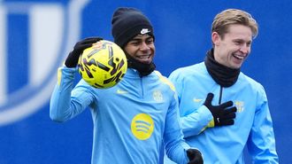 Lamine Yamal y De Jong, durante un entrenamiento del Barcelona.