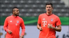 El polaco Lewandowski y el chileno Vidal, jugadores del actual Bayern