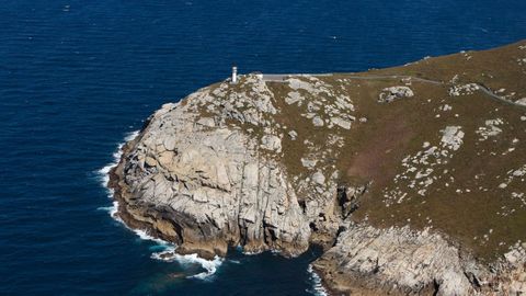 Faro de Punta Roncadoira